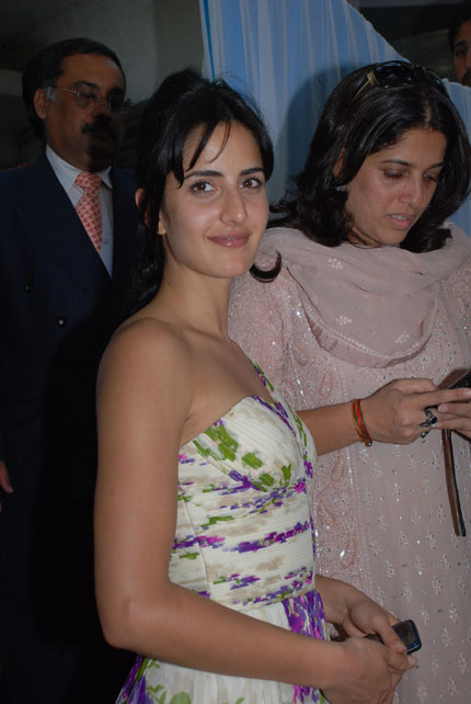 http://www.newstrackindia.com/images/entertainment/icons/katrina-kaif-mid.jpg