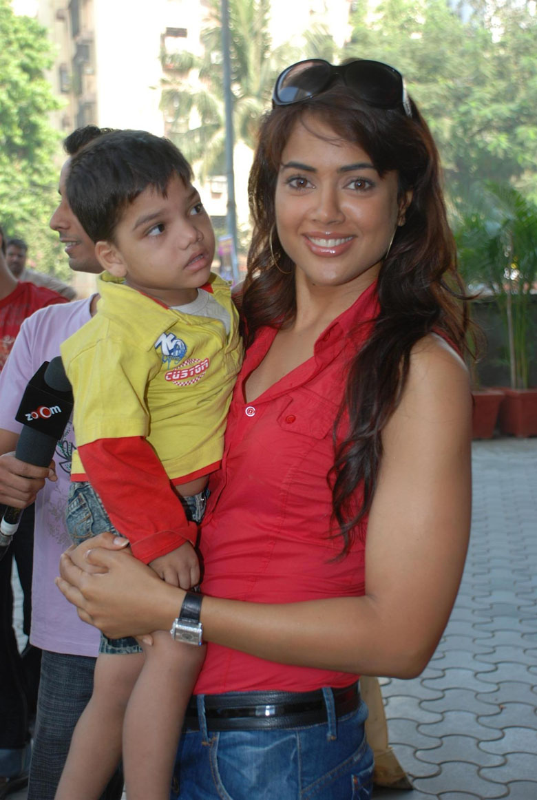 Sameera Reddy - Photo Set