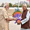 PM Modi being welcomed by the Governor of Uttar Pradesh