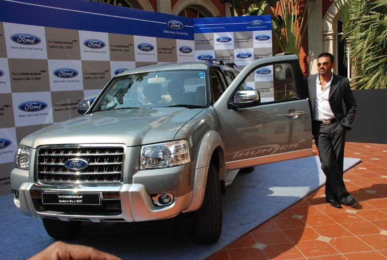 Suniel shetty ford endeavour #8