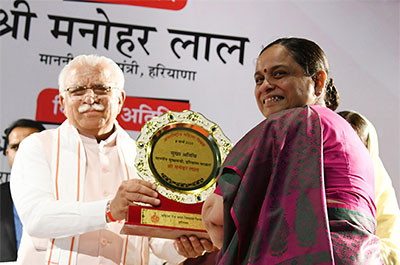 Manohar Lal being presented with a memento